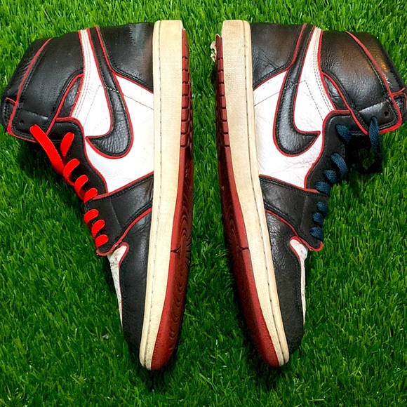 Nike - Jordan 1’s High Retro - Size 12 - Bloodline w/ original box. - Picture 1 of 6